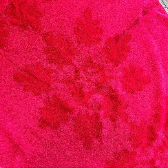 Vintage 60s 70s Cotton Bath Towel Raised Floral Medallion Pattern – 23.5” x 40” - Picture 4 of 7